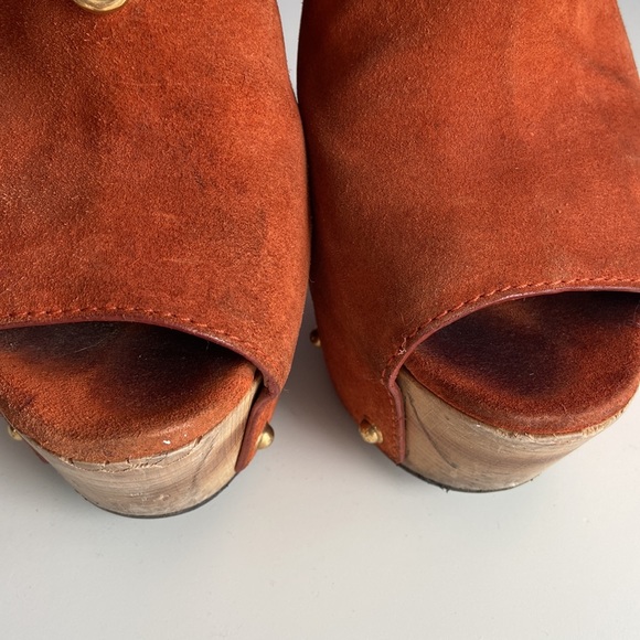 Gucci 6” wooden heels burnt orange suede upper with golden horsebit - Picture 13 of 16